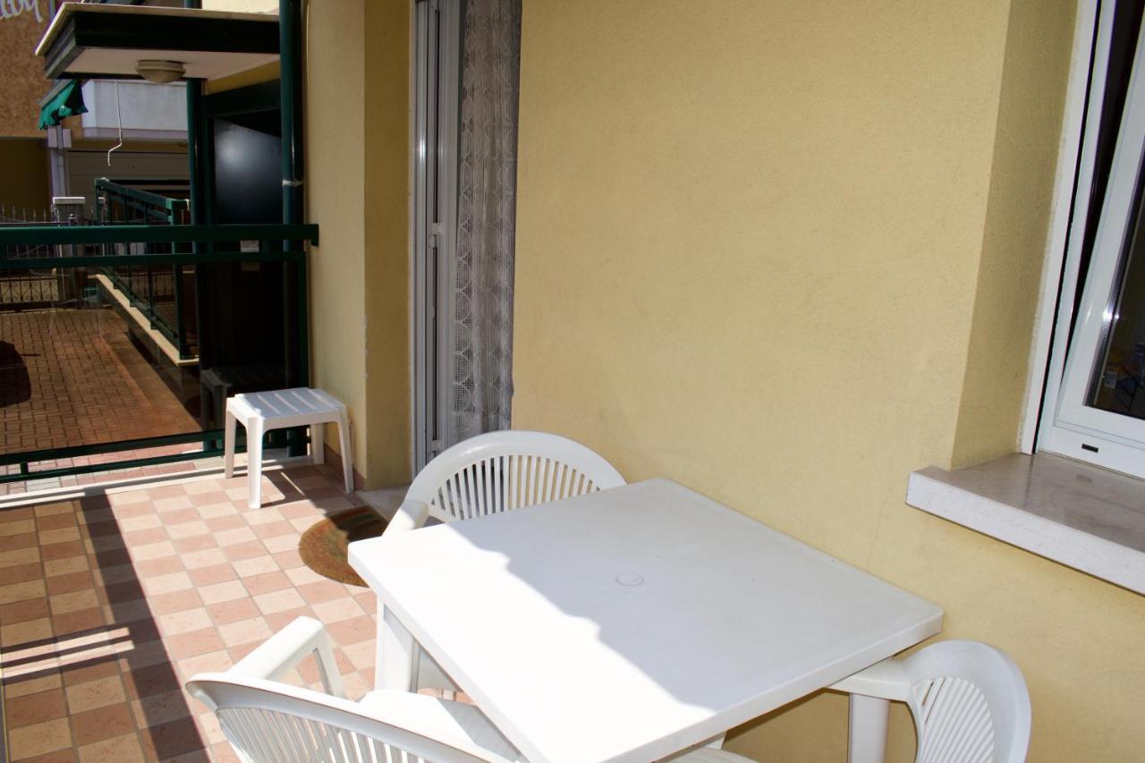 App4Rent - Villa Mimosa - Family Apartment Lido di Jesolo Bagian luar foto
