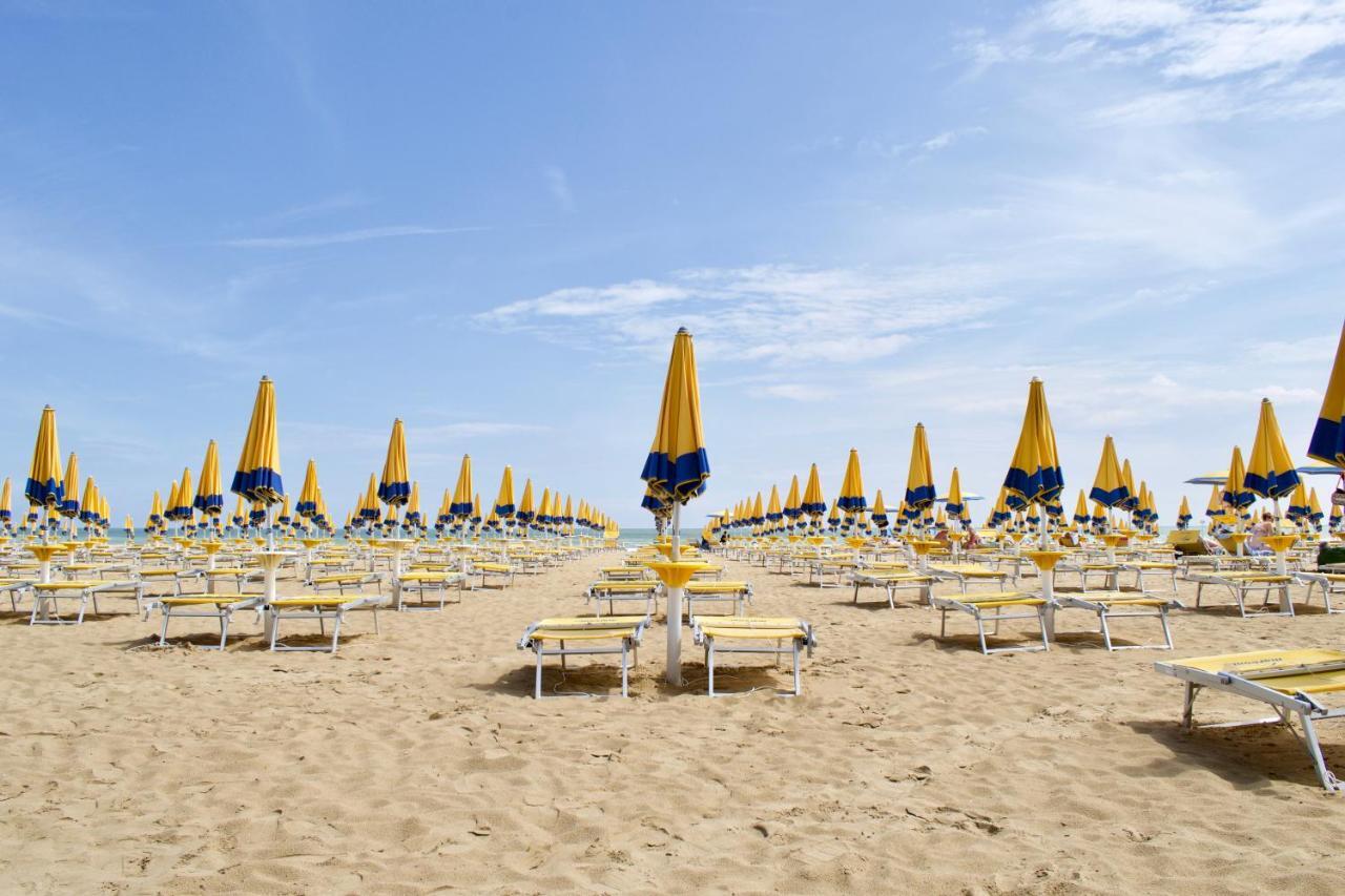 App4Rent - Villa Mimosa - Family Apartment Lido di Jesolo Bagian luar foto